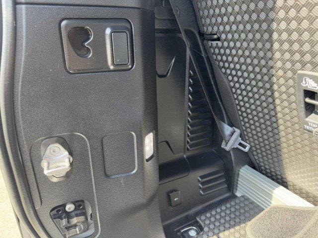 Used 2021 Land Rover Defender 90 image 49