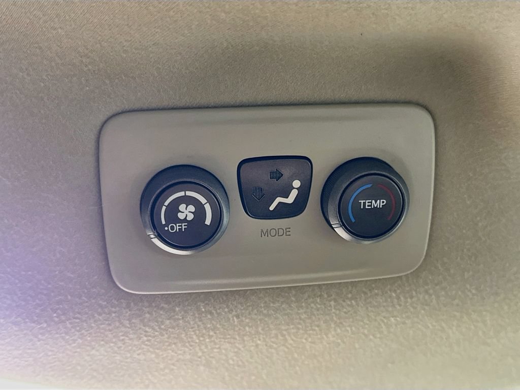 Used 2011 Toyota Sienna LE w/ Towing Pkg AWD/4WD image 26