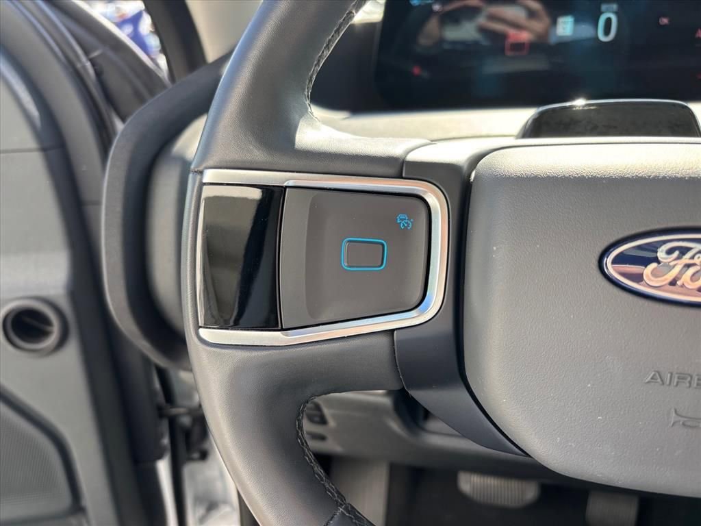 Used 2025 Ford Expedition Active RWD image 17