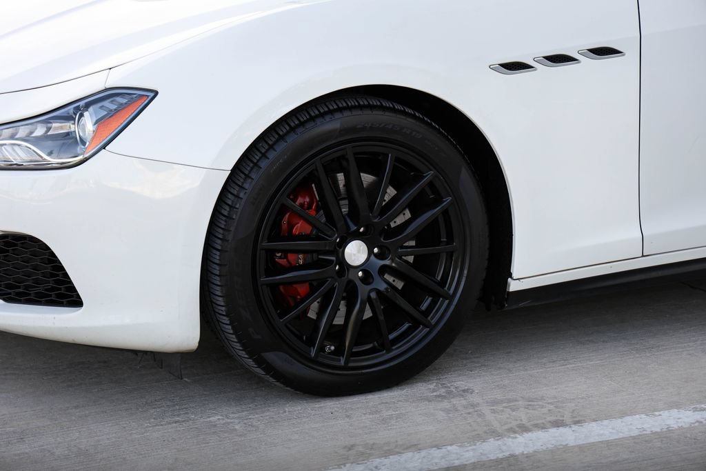 Used 2015 Maserati Ghibli RWD image 35