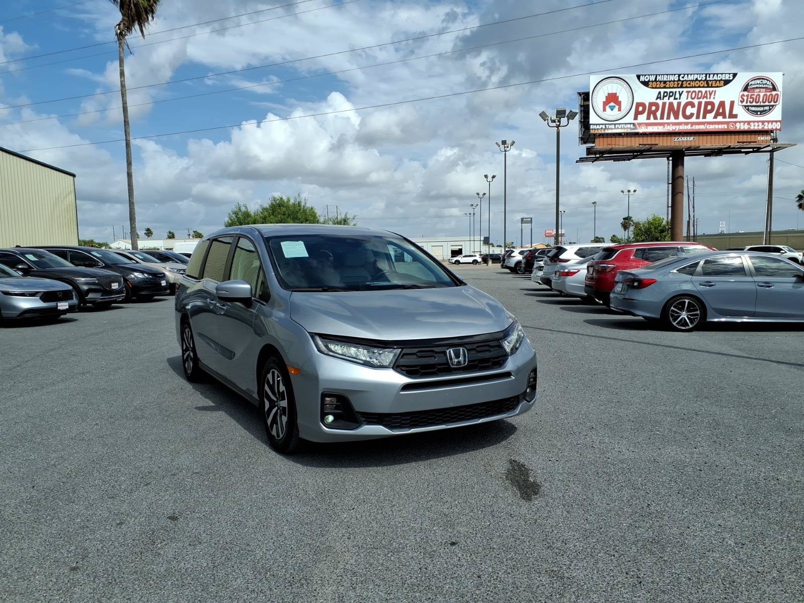 Used 2025 Honda Odyssey EX-L image 2