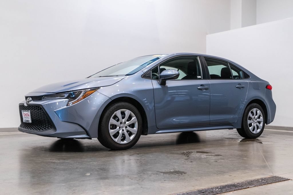 Used 2022 Toyota Corolla LE FWD image 3