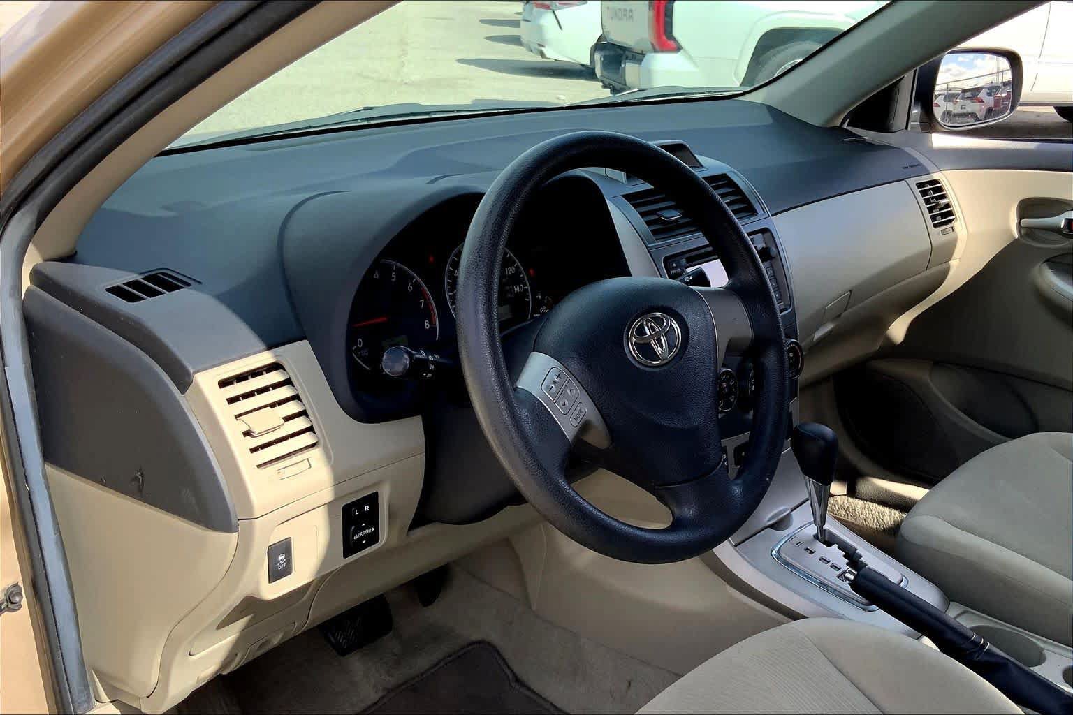 Used 2013 Toyota Corolla LE FWD image 17