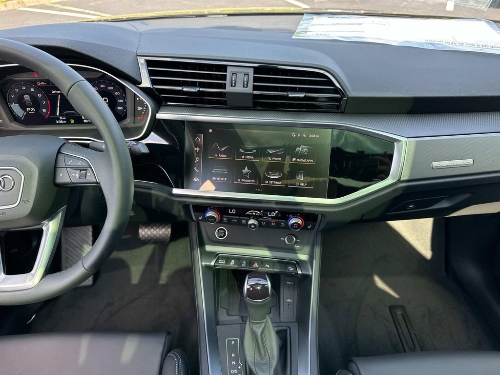 New 2025 Audi Q3 2.0T Premium image 30