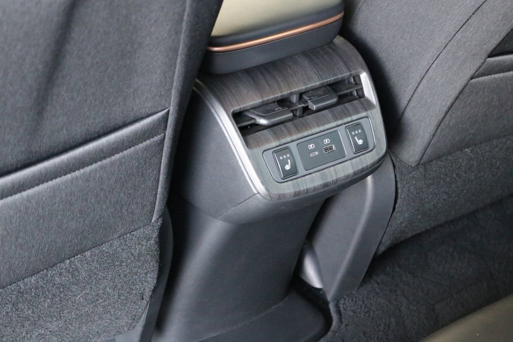 Used 2023 Nissan Ariya AWD image 25