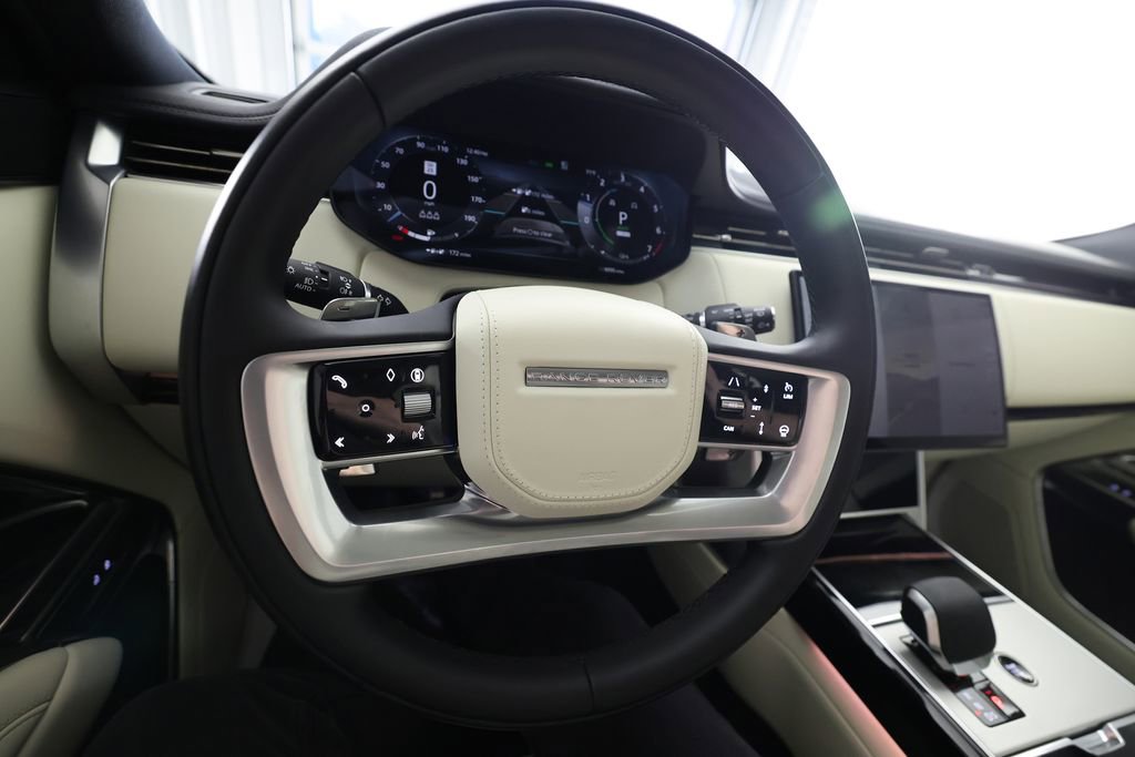 Used 2025 Land Rover Range Rover SE AWD/4WD image 19