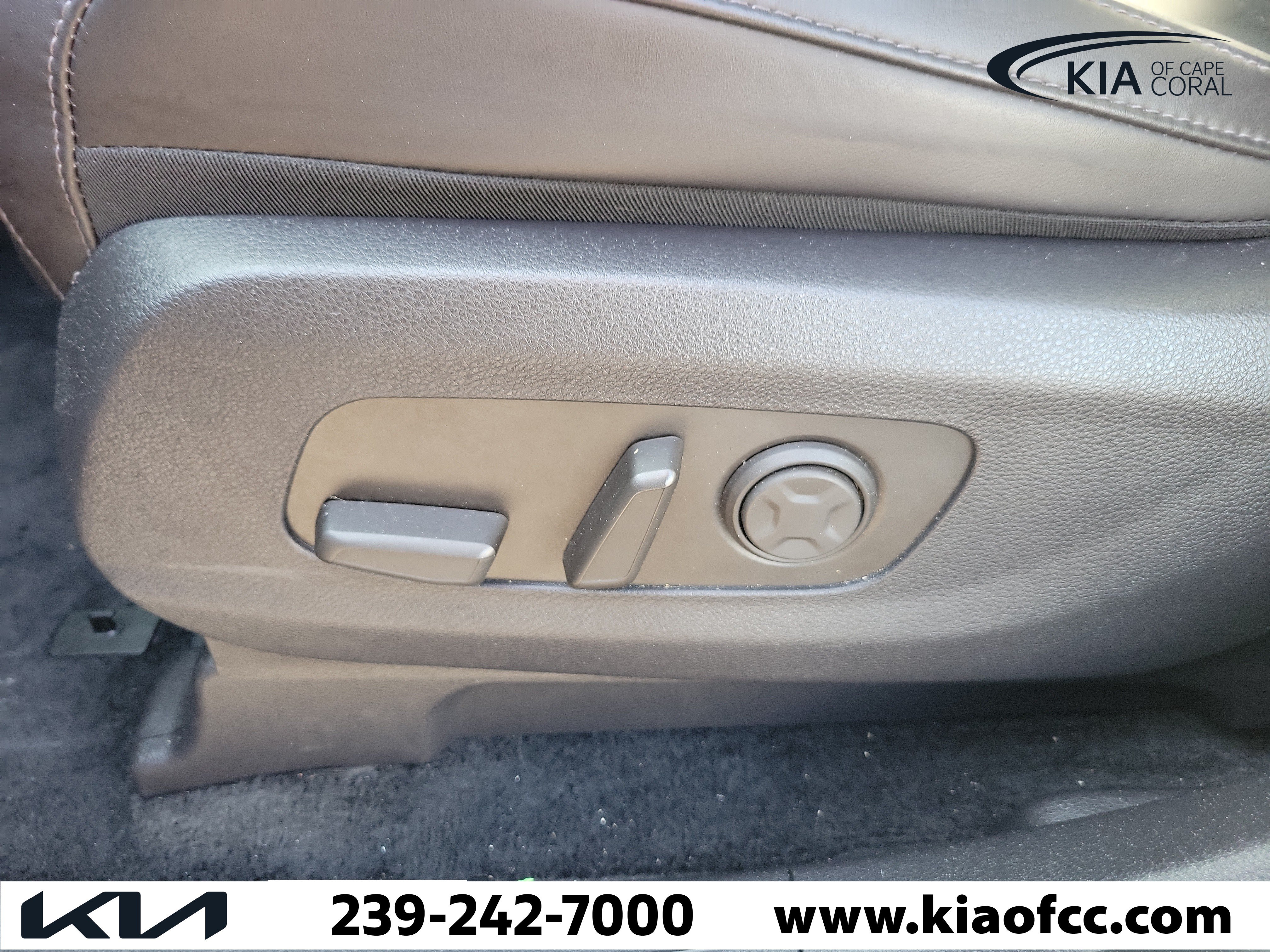 Certified 2025 Kia Carnival FWD image 22