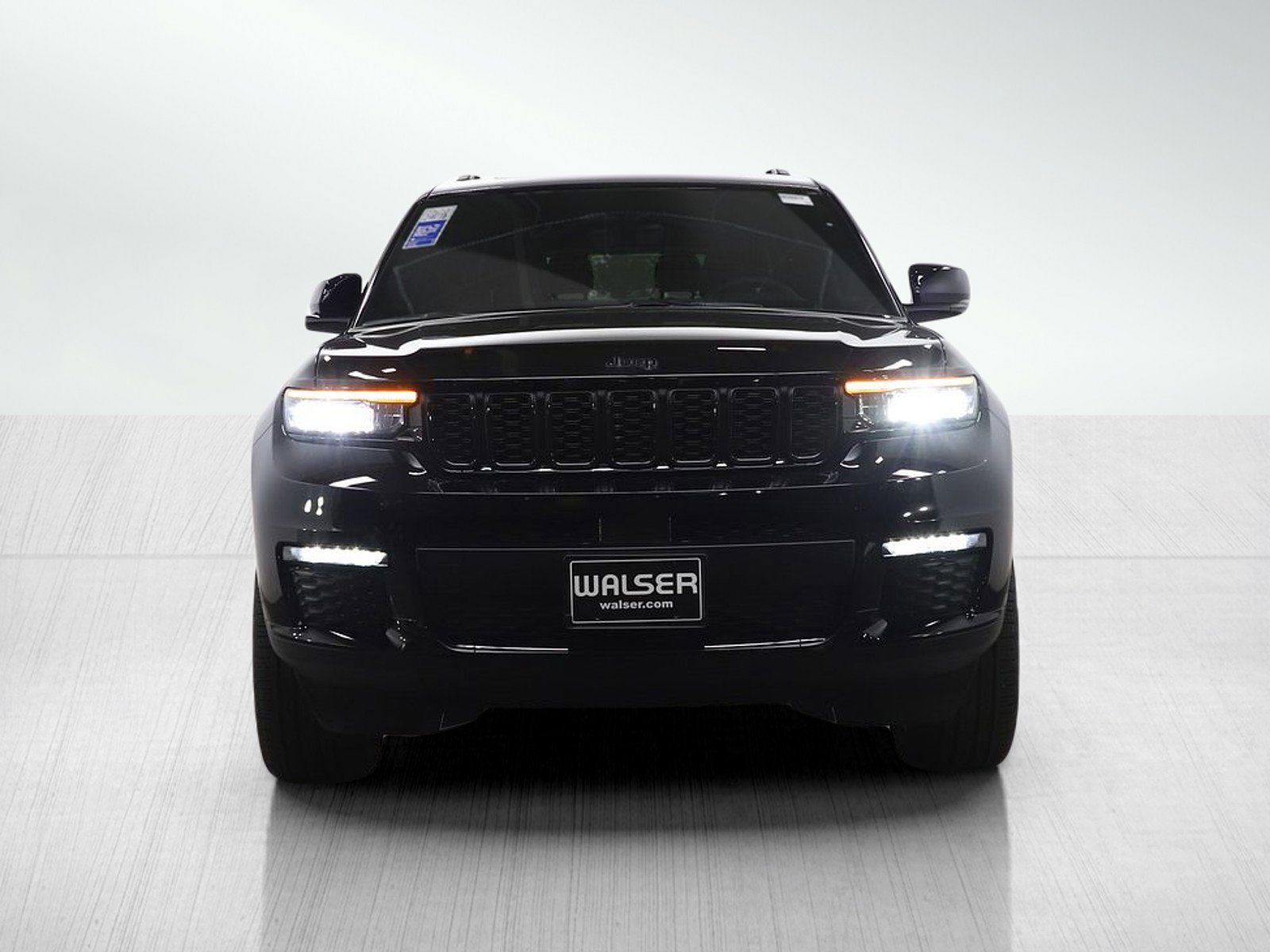 Used 2025 Jeep Grand Cherokee L Limited w/ Black Appearance Package image 8