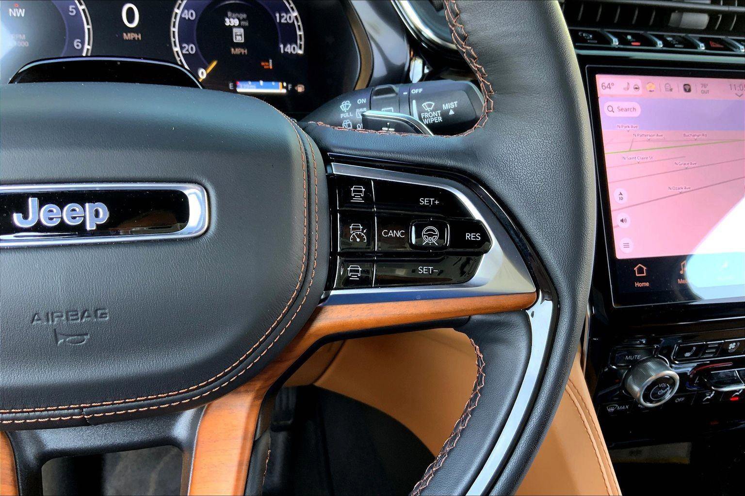 Used 2025 Jeep Grand Cherokee L Summit AWD/4WD image 18