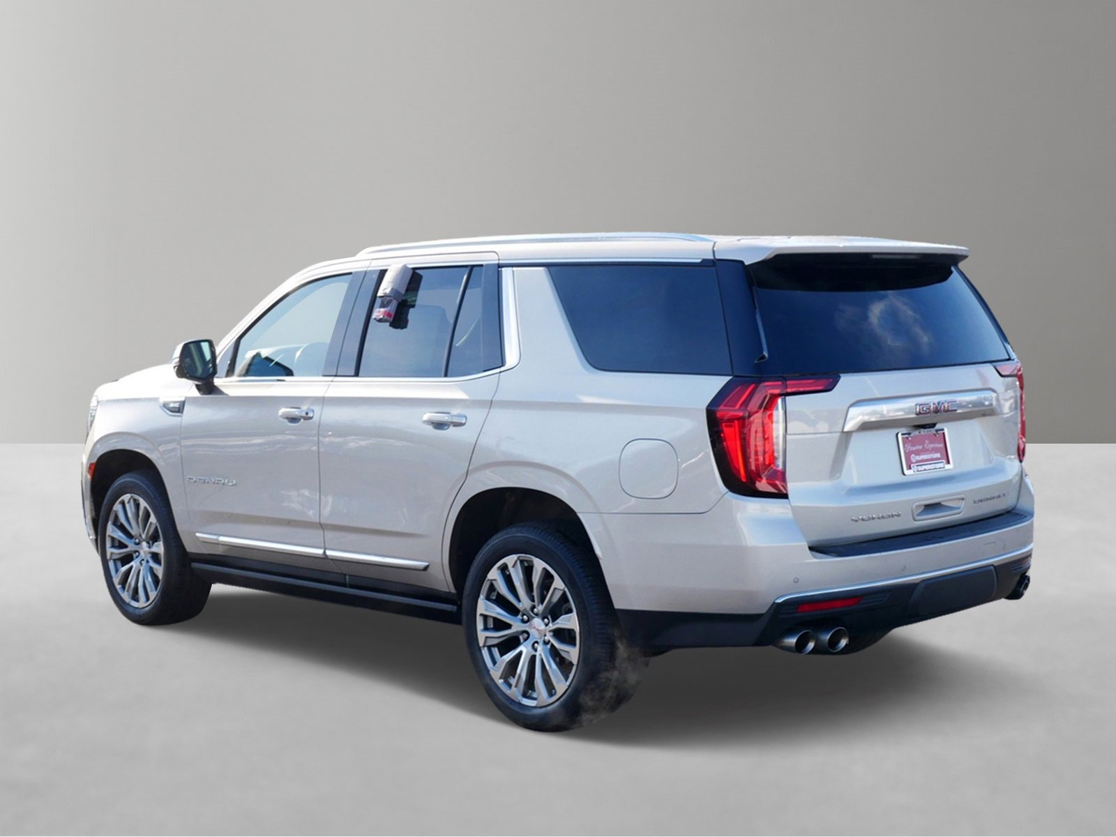 Used 2021 GMC Yukon Denali w/ Denali Premium Package image 3