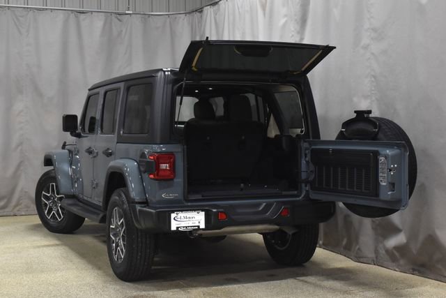 Used 2024 Jeep Wrangler Sahara image 31