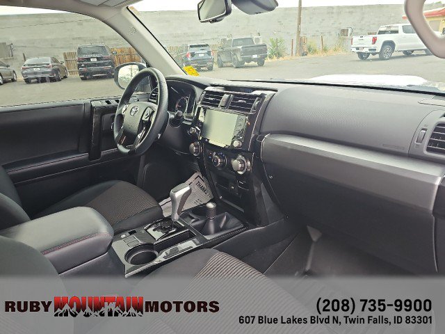 Used 2022 Toyota 4Runner TRD Off-Road AWD/4WD image 38
