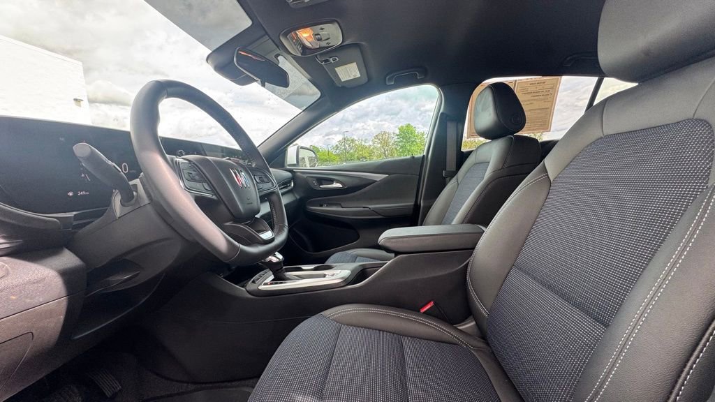 Used 2025 Buick Envista Preferred w/ Convenience I Package FWD image 17