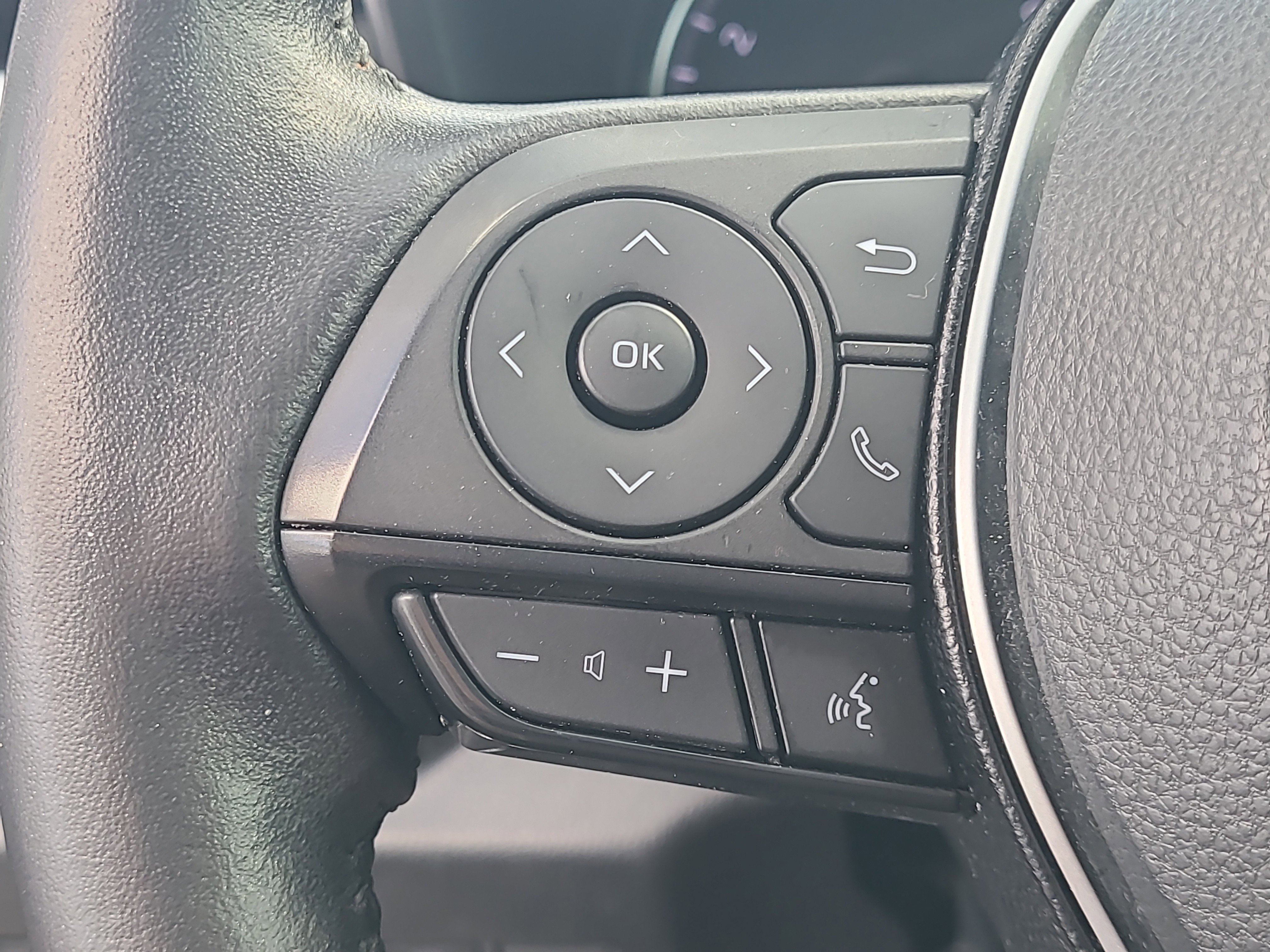 Used 2021 Toyota RAV4 XLE Premium image 22