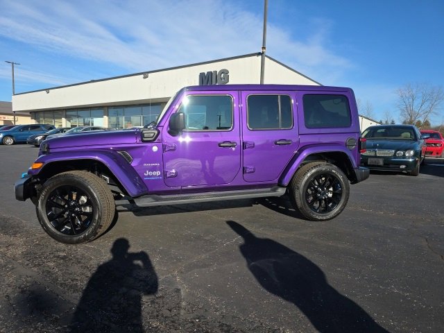 Used 2023 Jeep Wrangler Unlimited Sahara w/ Cold Weather Group image 3