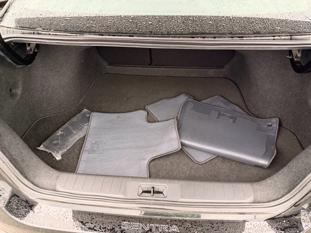 Used 2025 Nissan Sentra SR w/ Midnight Edition image 8