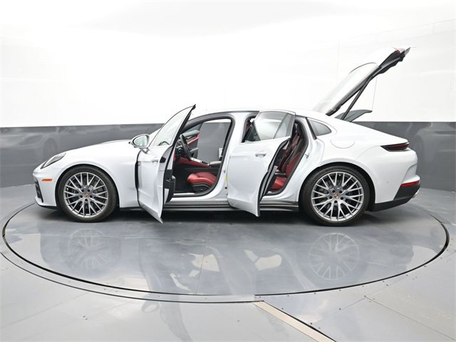 Used 2025 Porsche Panamera 4 image 30