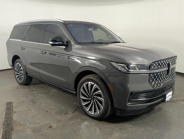 Used 2025 Lincoln Navigator Black Label image 2