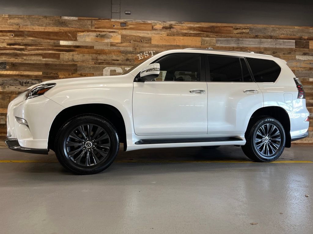 Used 2023 Lexus GX 460 Premium w/ Accessory Package AWD/4WD image 16