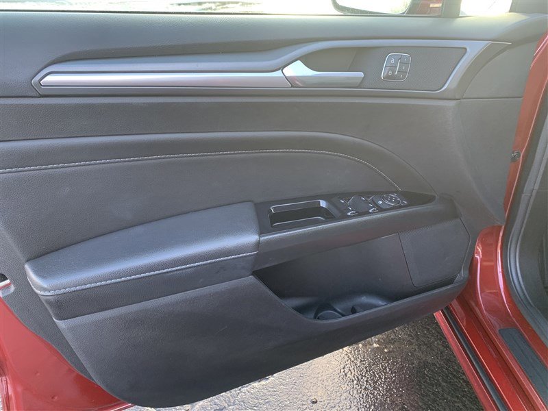 Used 2016 Ford Fusion Titanium FWD image 11