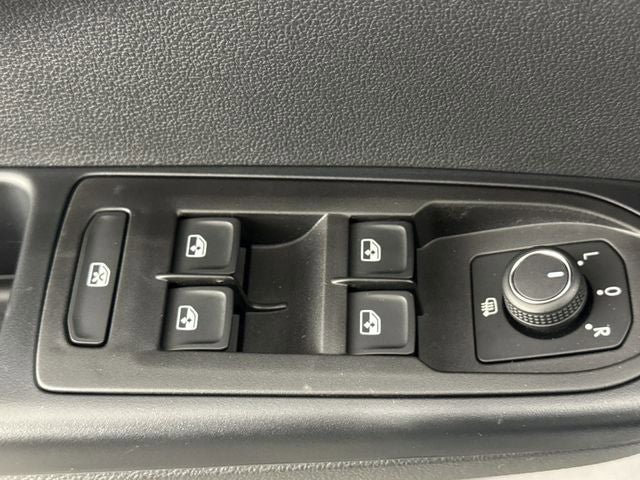 New 2026 Volkswagen Taos SEL image 17