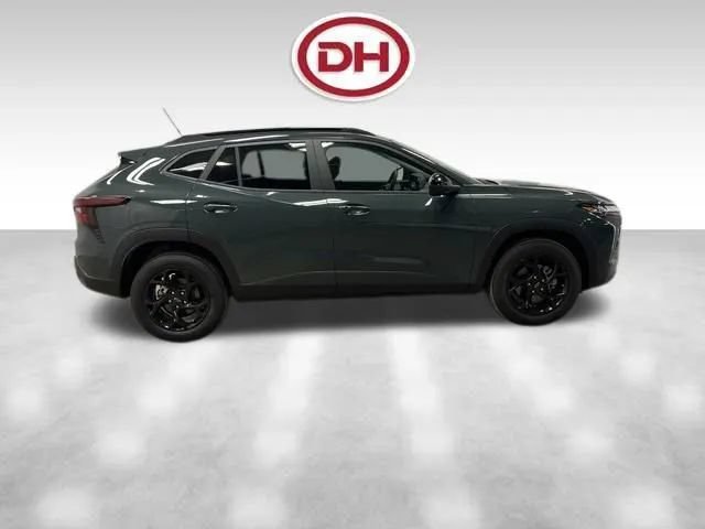 New 2026 Chevrolet Trax LT w/ Driver Confidence Package FWD image 2