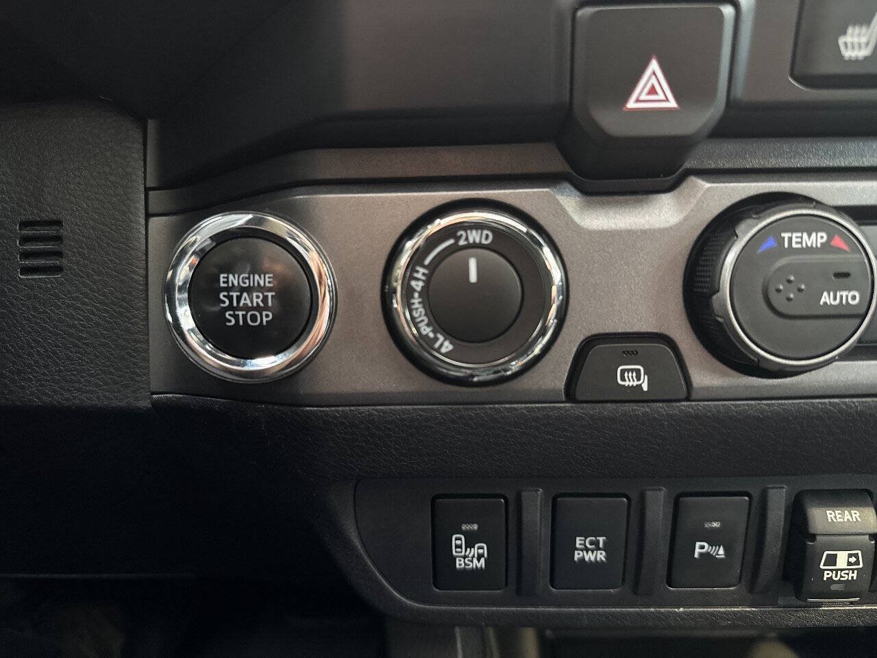 Used 2019 Toyota Tacoma TRD Sport AWD/4WD image 38