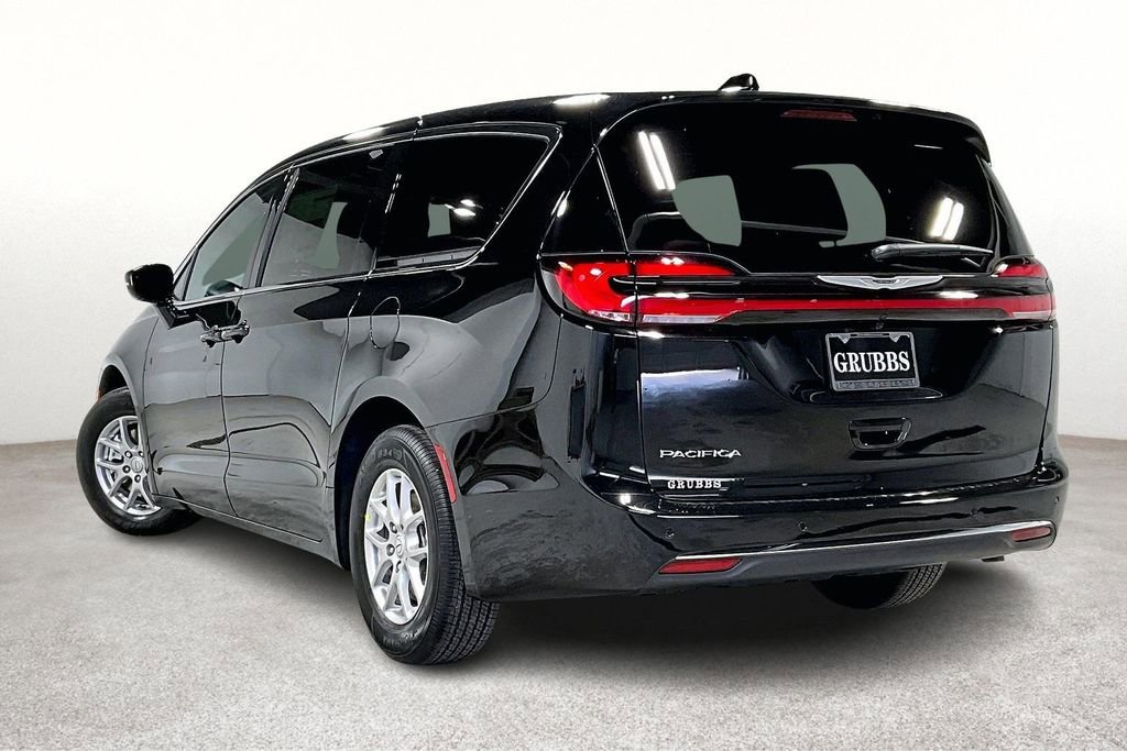 New 2026 Chrysler Pacifica Select image 4