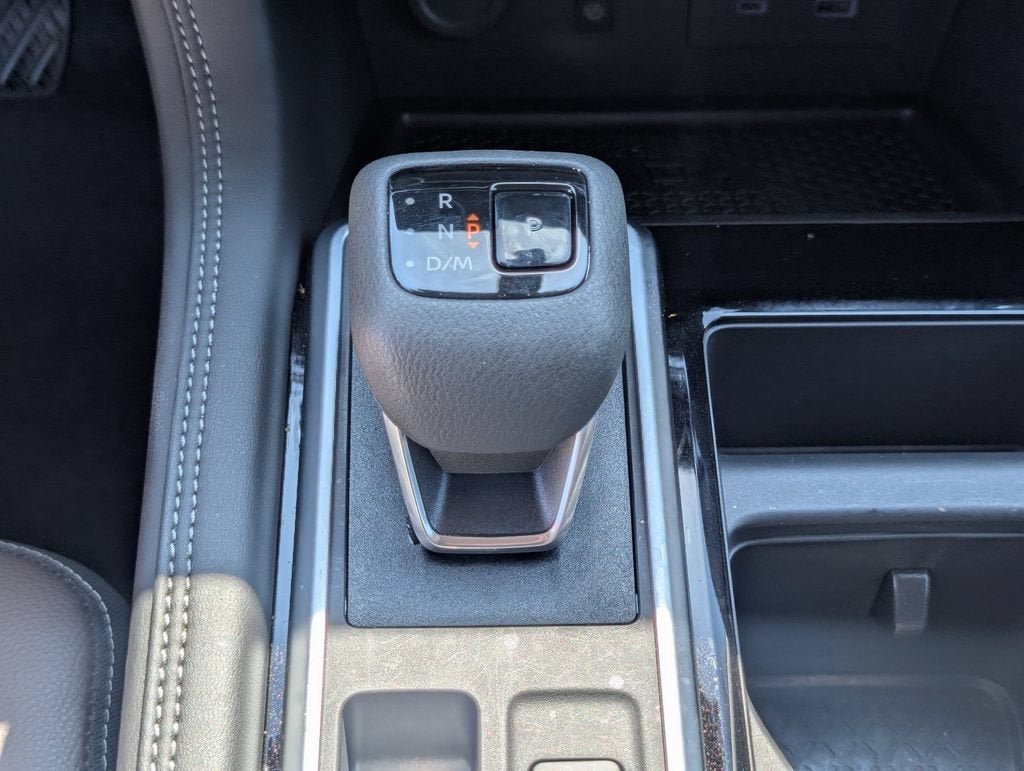 Used 2025 Nissan Pathfinder Platinum FWD image 25