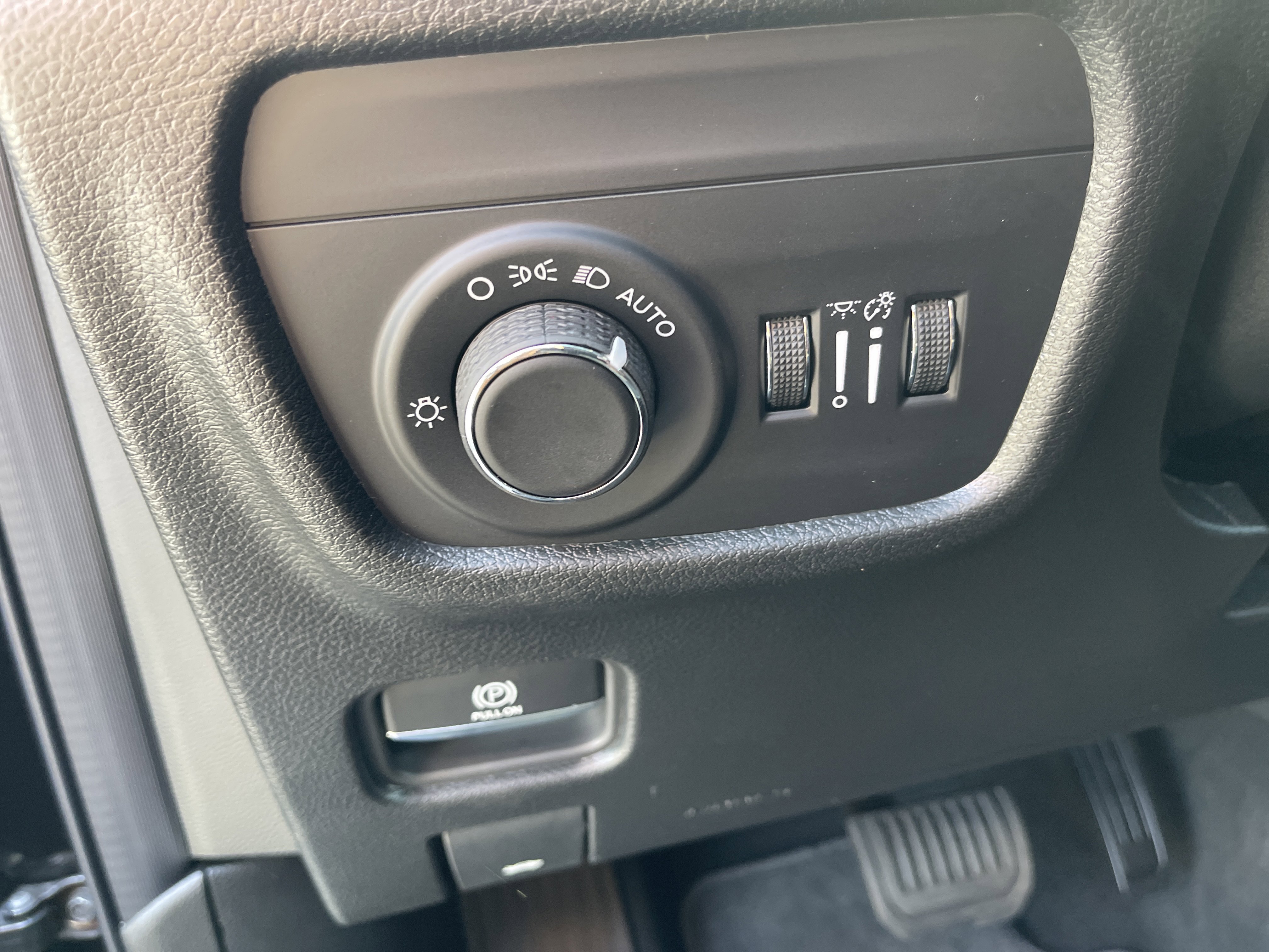 New 2025 Jeep Grand Cherokee Altitude image 21