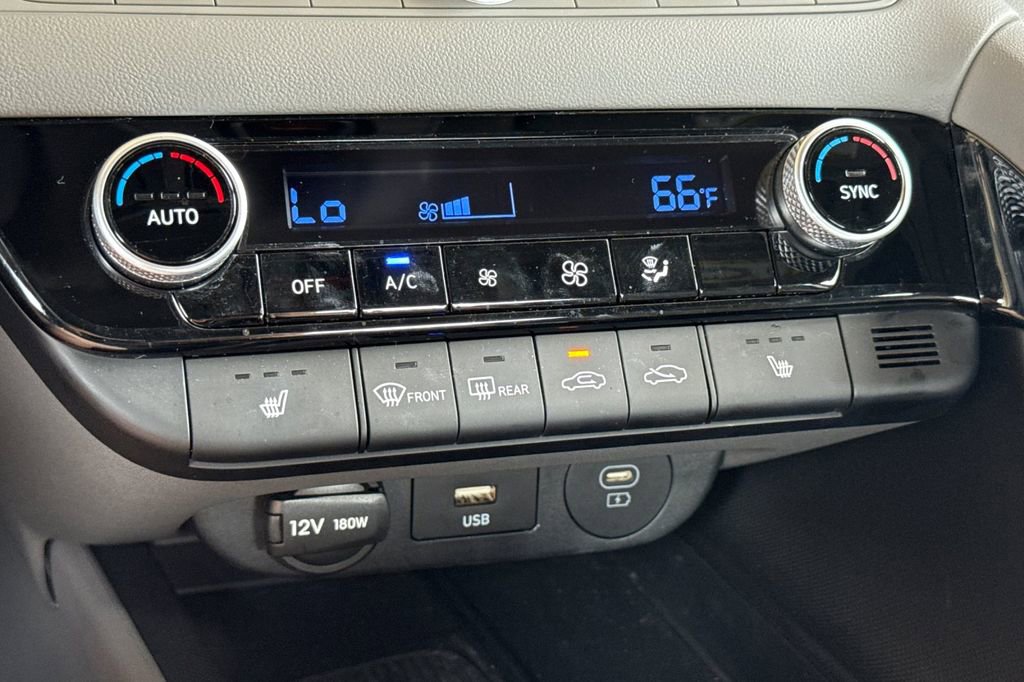 Used 2025 Hyundai Elantra SEL image 18