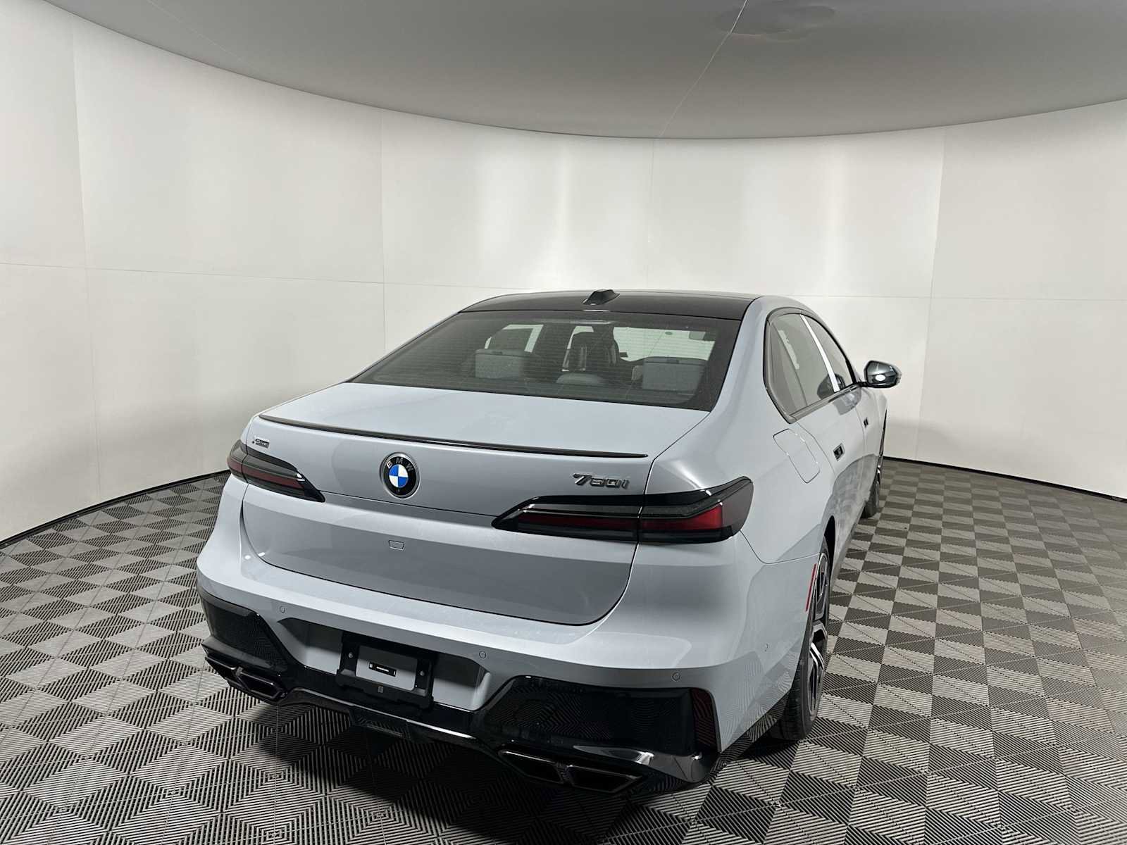 New 2026 BMW 760i xDrive w/ Executive Package image 9