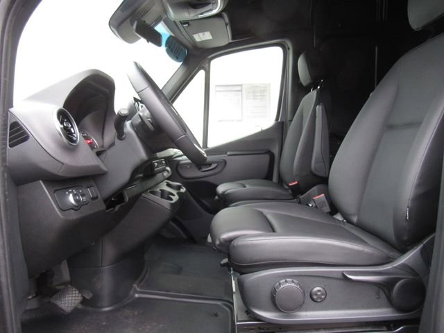 Used 2022 Mercedes-Benz Sprinter 144 Cargo image 9