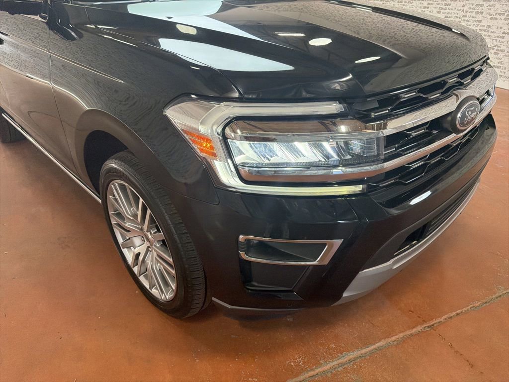 Used 2024 Ford Expedition Limited image 9