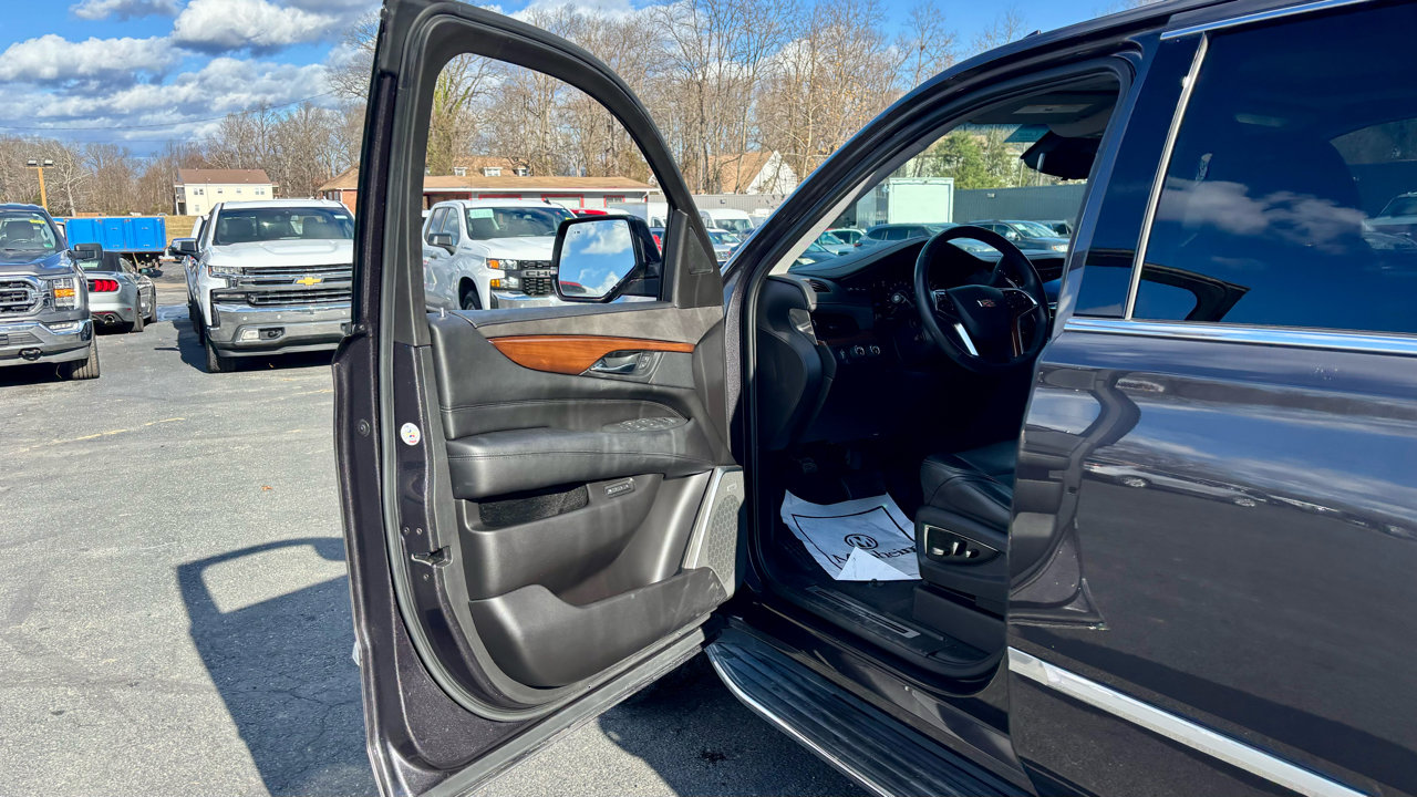 Used 2017 Cadillac Escalade Luxury image 15
