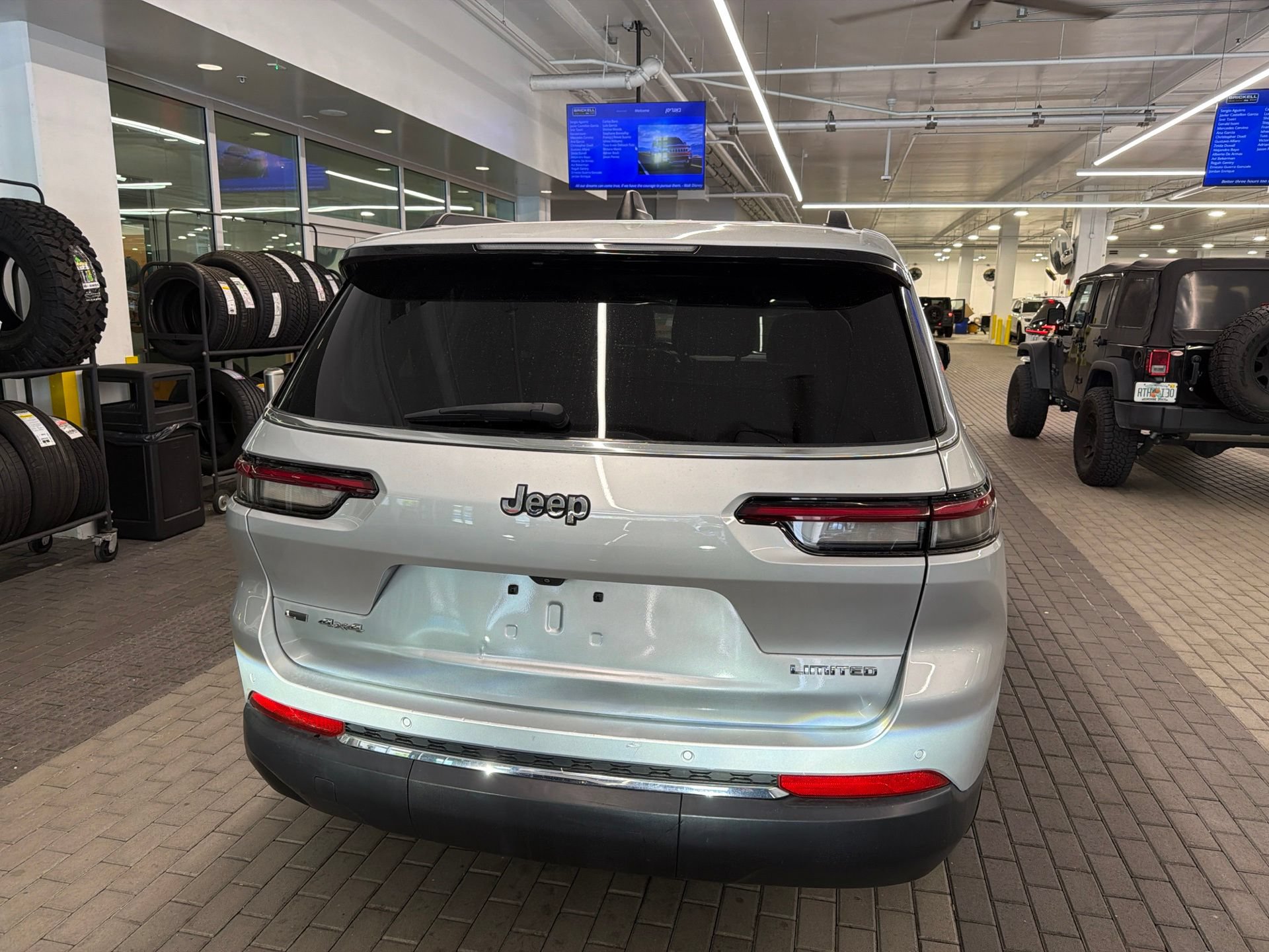 Used 2021 Jeep Grand Cherokee L Limited AWD/4WD image 7