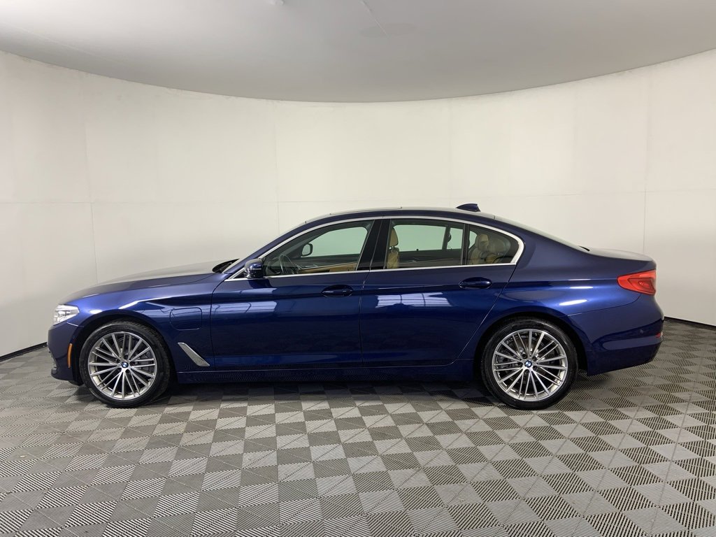 Used 2020 BMW 530e xDrive w/ Executive Package image 6