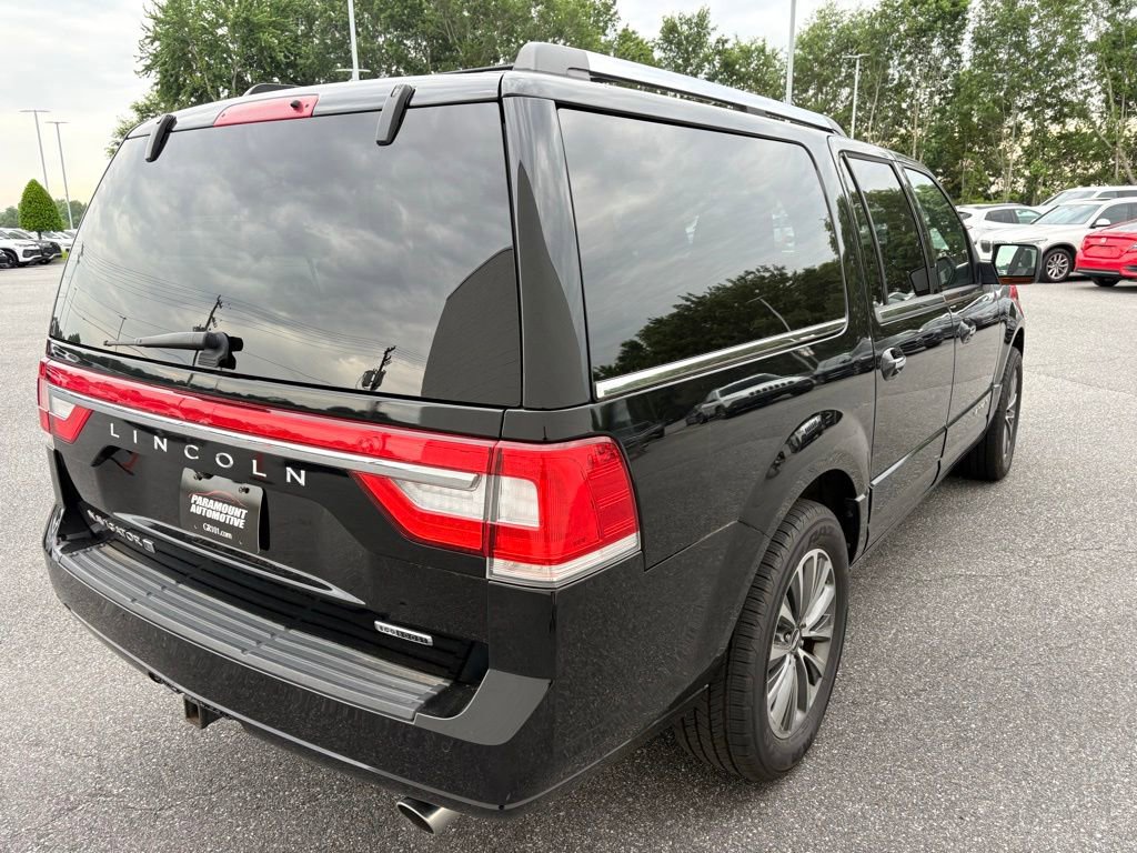 Used 2016 Lincoln Navigator L Select AWD/4WD image 3