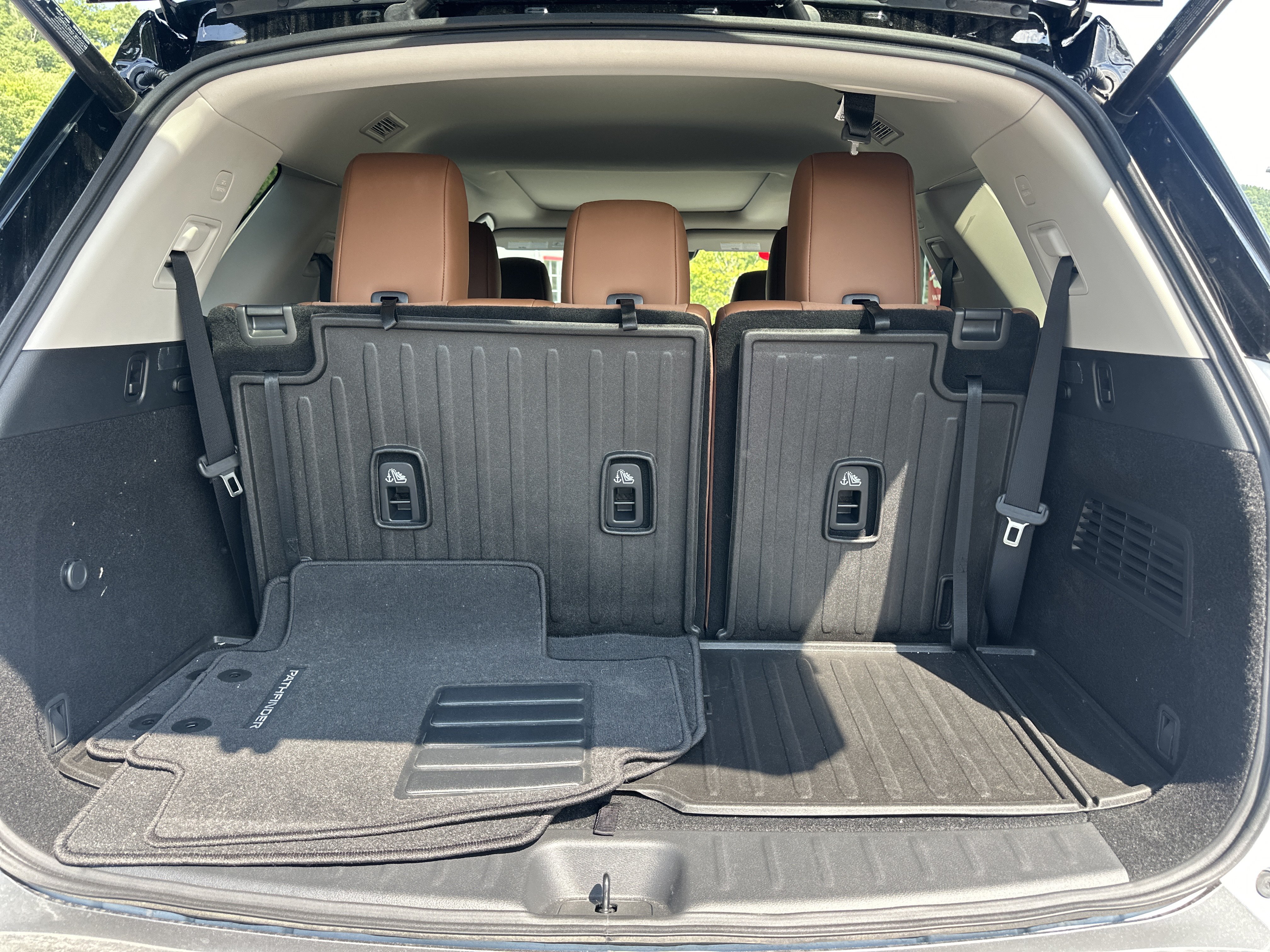 Used 2026 Nissan Pathfinder Platinum w/ Cargo Package AWD/4WD image 4