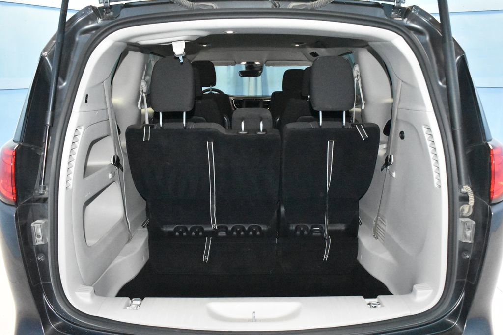 Used 2023 Chrysler Voyager LX FWD image 27