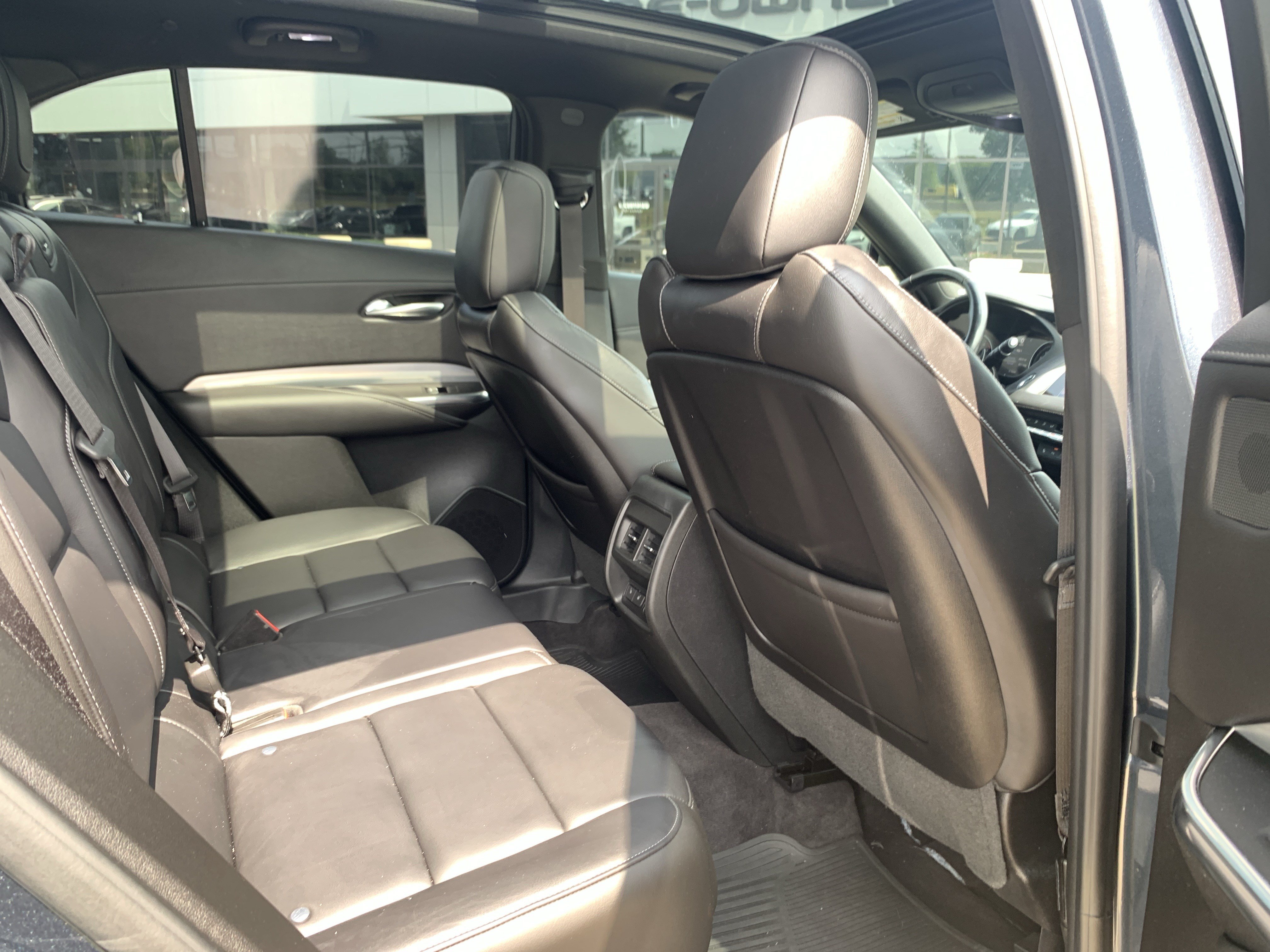 Used 2019 Cadillac XT4 Premium Luxury w/ Technology Package FWD image 33