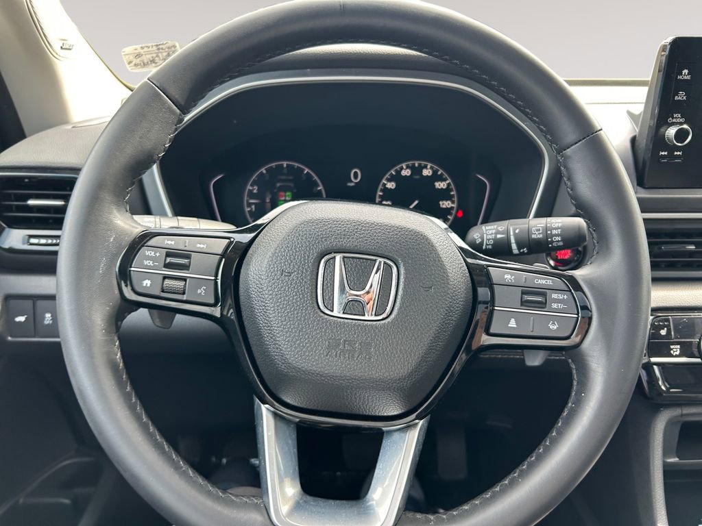 Used 2025 Honda Pilot Touring image 12