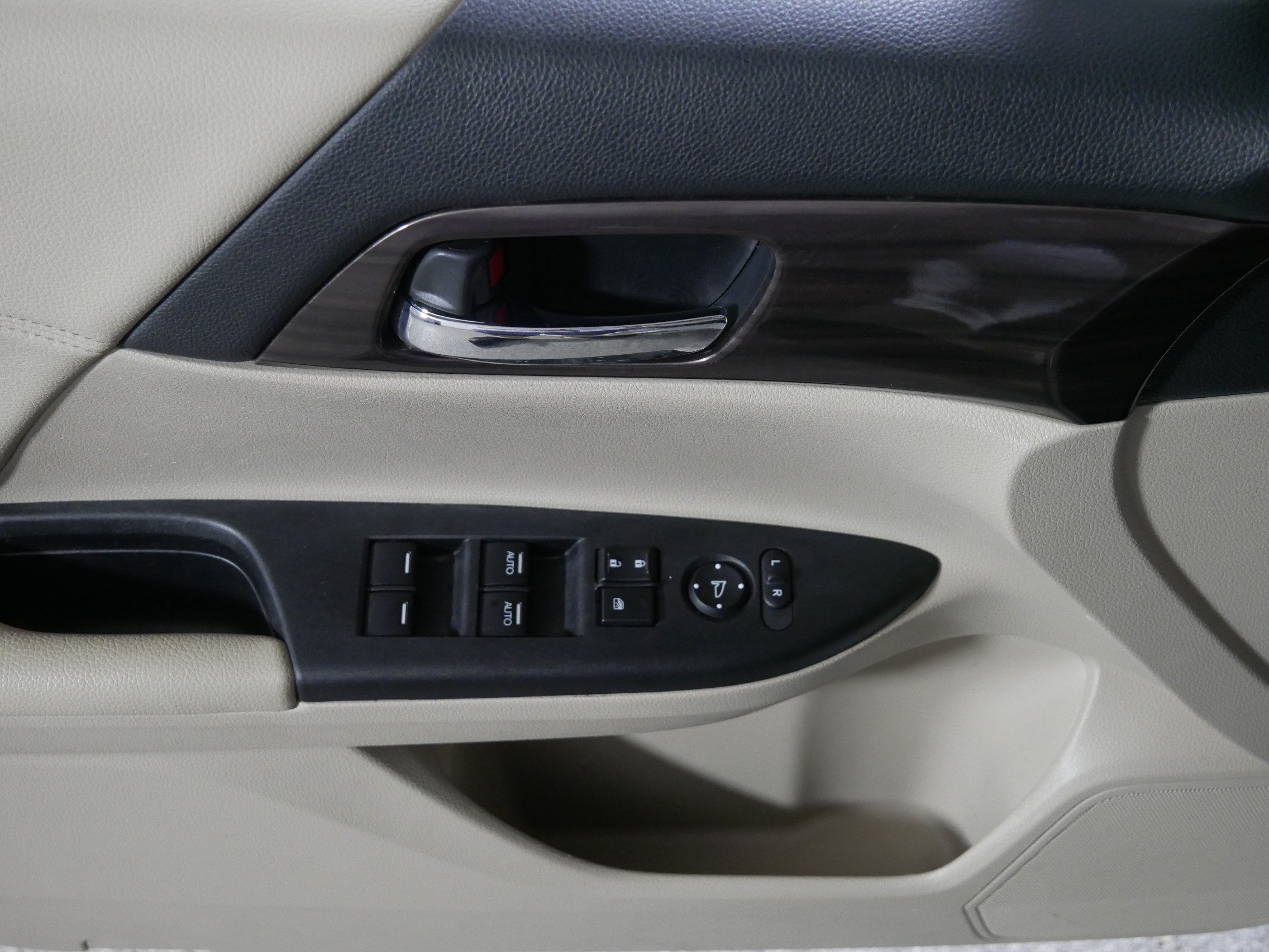 Used 2017 Honda Accord EX image 19