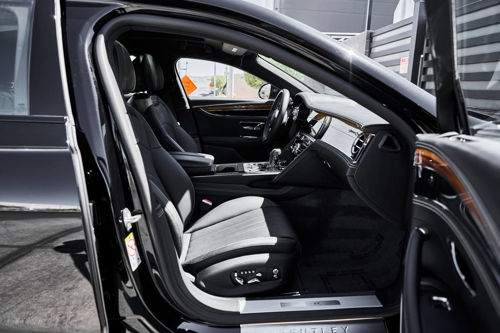 Used 2024 Bentley Flying Spur V8 AWD/4WD image 24