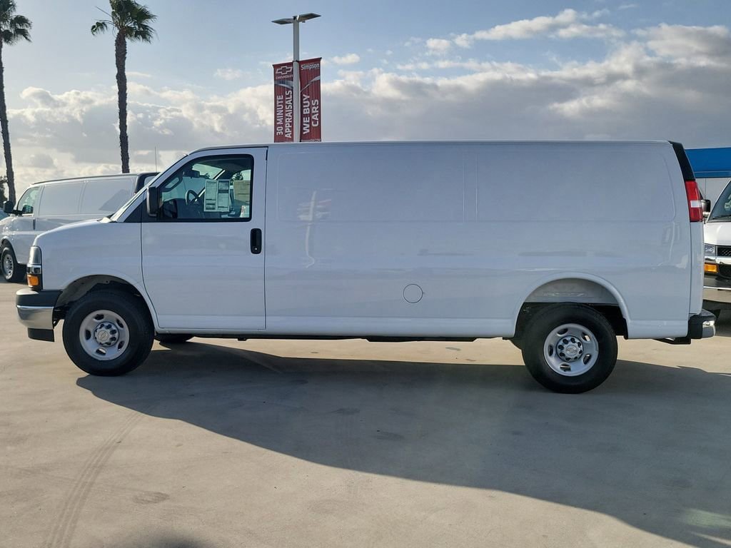 New 2026 Chevrolet Express 3500 Extended RWD image 20