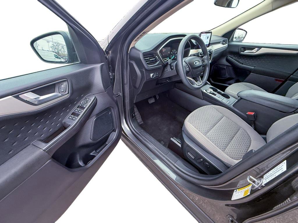 Used 2020 Ford Escape SE image 11