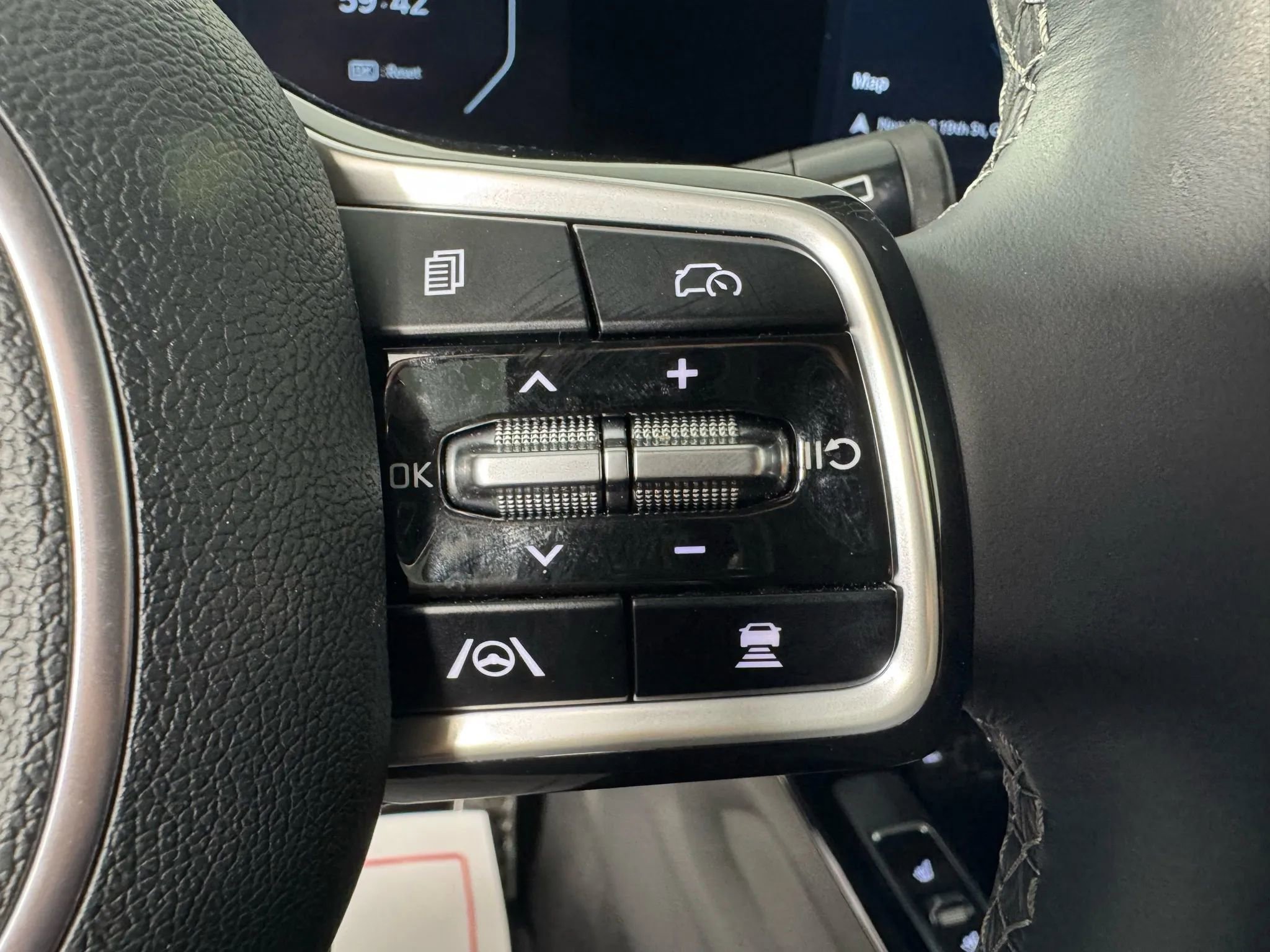 Used 2025 Kia Sorento SX image 16