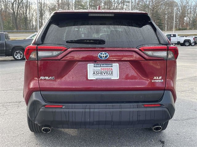 Used 2021 Toyota RAV4 XLE w/ XLE Grade Weather Package image 4