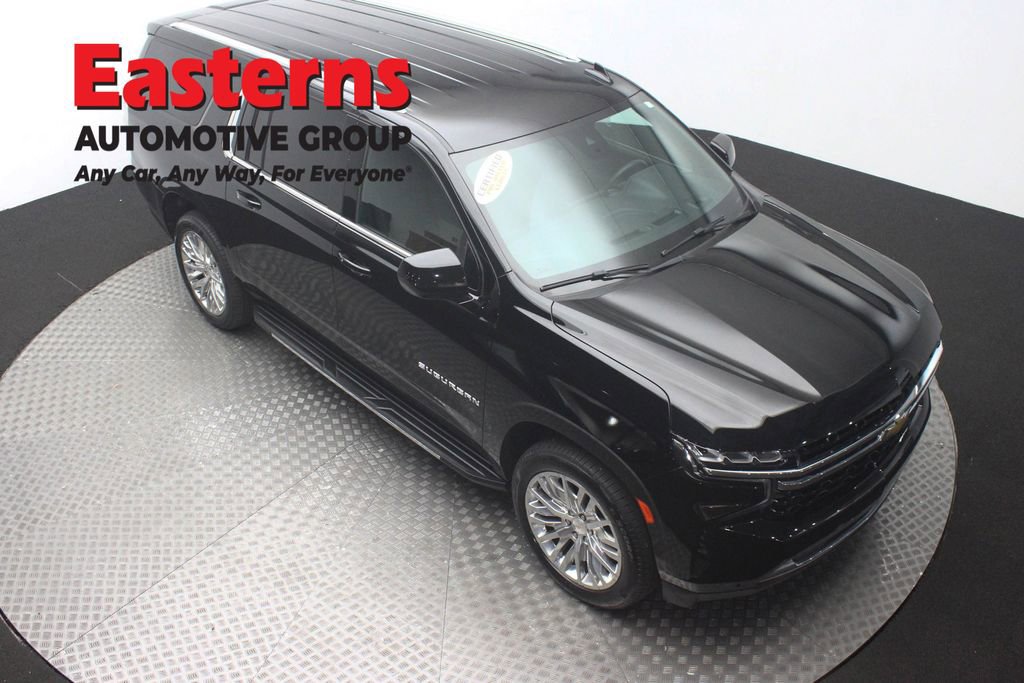 Used 2023 Chevrolet Suburban LS RWD image 3