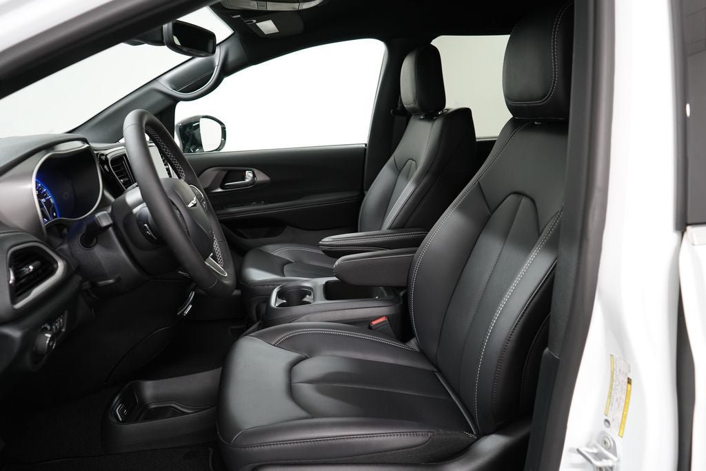 New 2026 Chrysler Pacifica Select FWD image 17